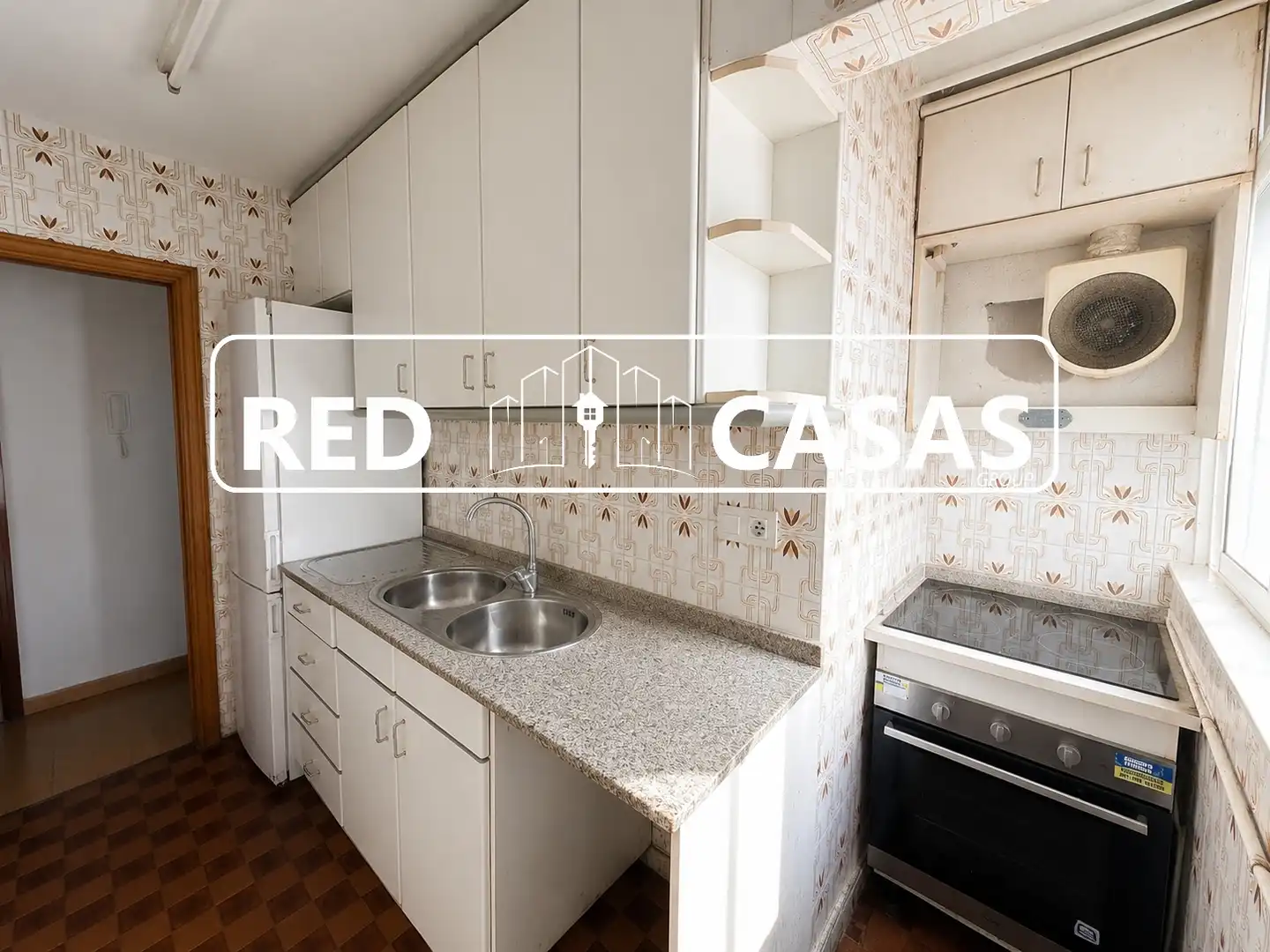 Kitchen of Flat for sale in L'Hospitalet de Llobregat  with Air Conditioner