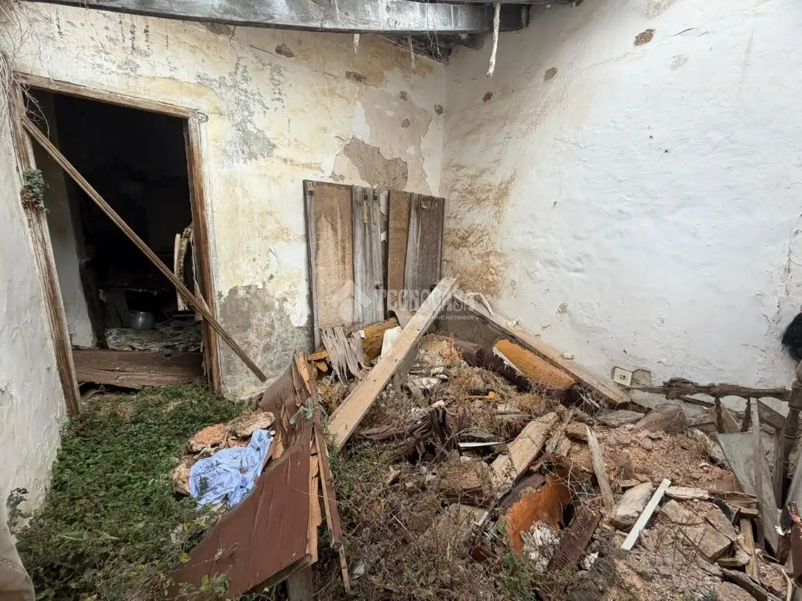 Casa aparellada en venda a Núcleo urbano