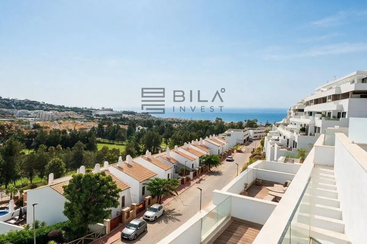 Vista exterior de Piso en venta en Mijas con Aire acondicionado, Terraza y Piscina