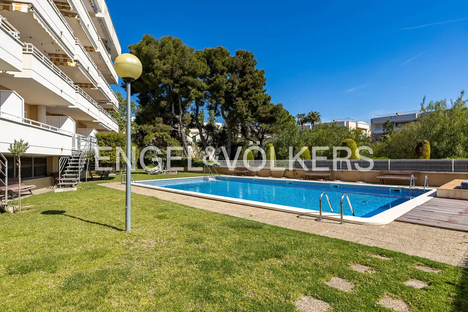 Swimming pool of Attic for sale in El Vendrell  with Air Conditioner, Heating and Private garden