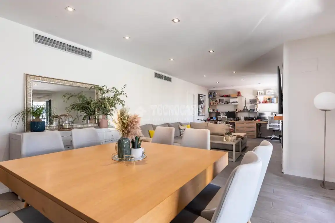 Comedor de Piso en venta en Torrelodones con Aire acondicionado, Jardín privado y Piscina comunitaria