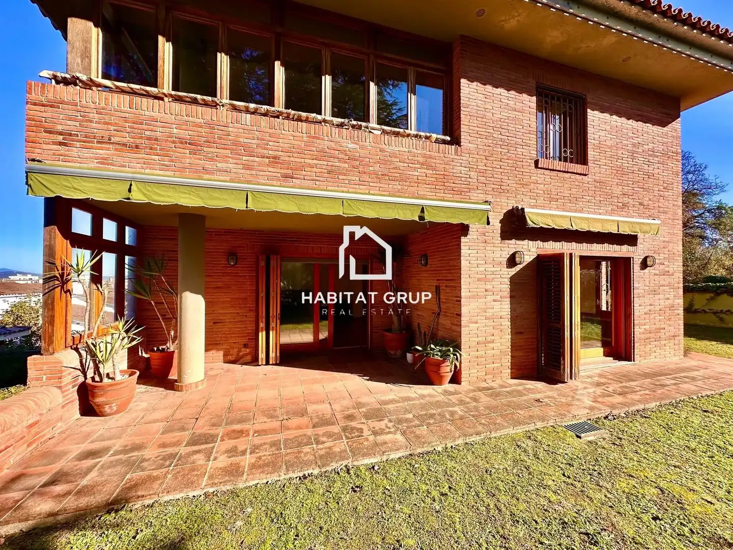 Vista exterior de Casa o xalet en venda en Girona amb Calefacció, Jardí privat i Traster