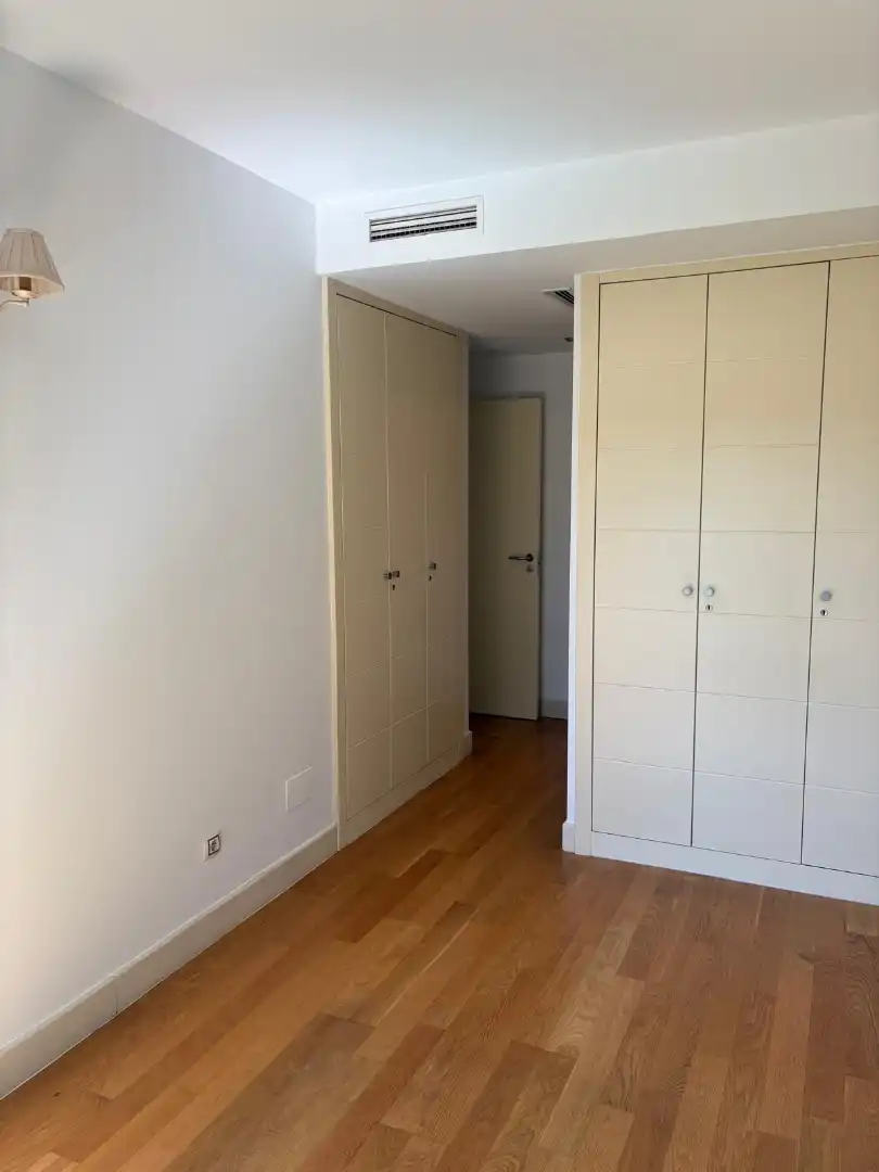 Bedroom of Flat for rent in Madrid  with Air Conditioner, Heating and Storage room