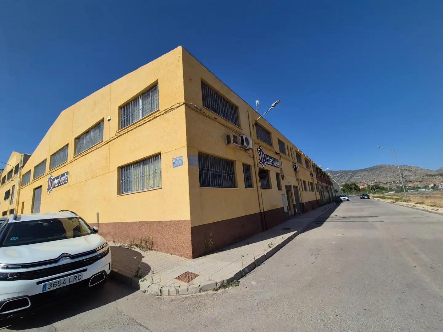 Vista exterior de Nave industrial en venta en Elda