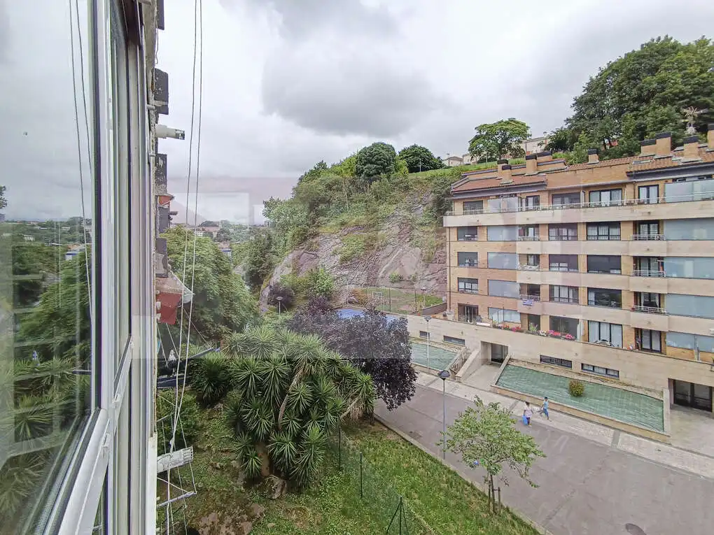 Terrassa de Pis en venda en Donostia - San Sebastián  amb Calefacció