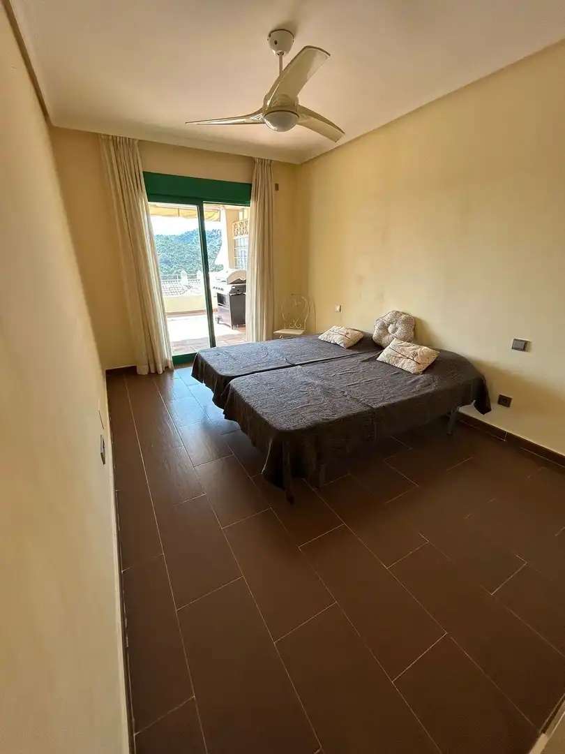 Habitación de Apartamento en venta en Benahavís con Aire acondicionado, Terraza y Trastero