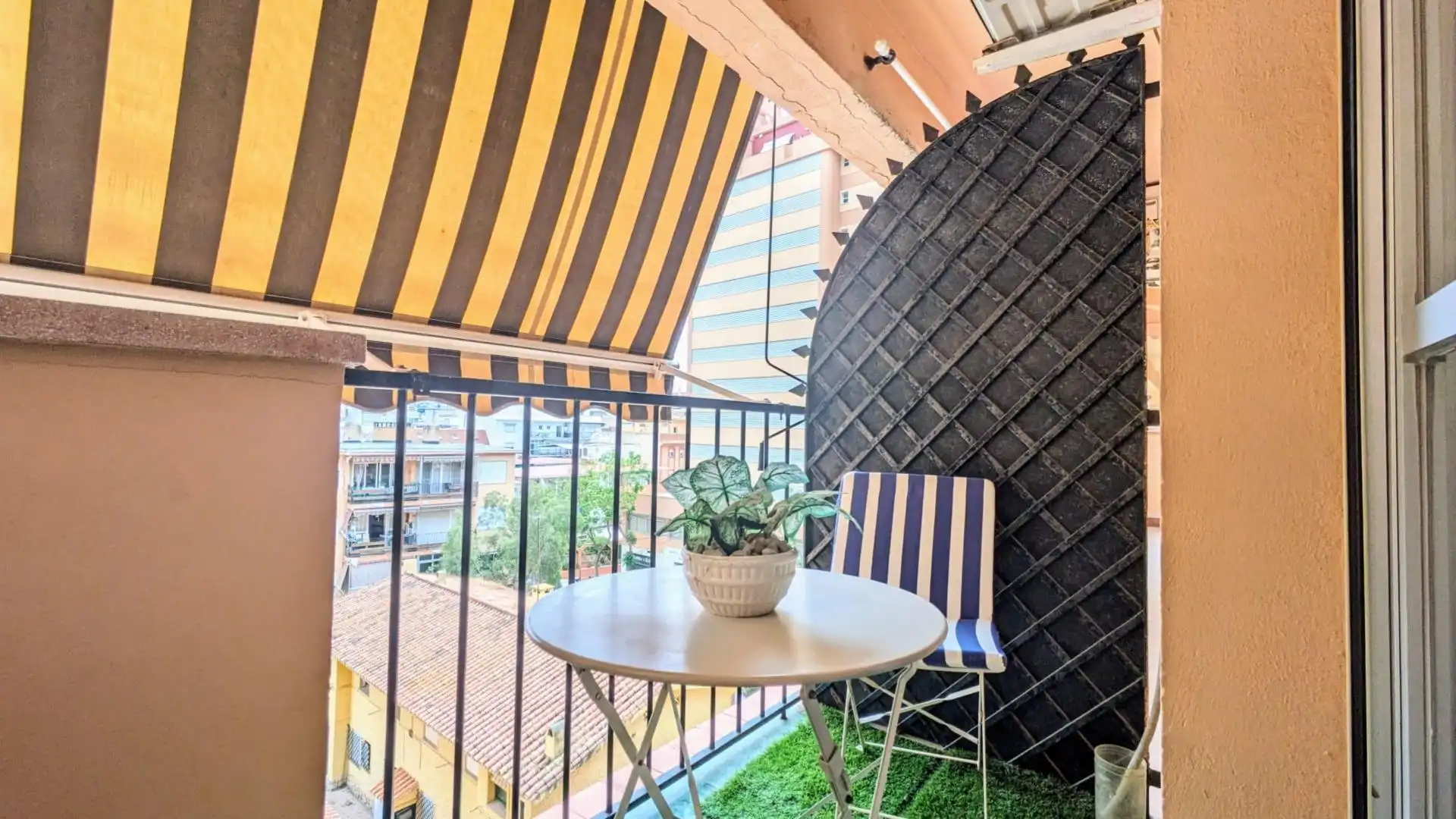 Terraza de Piso de alquiler en Fuengirola con Aire acondicionado, Calefacción y Jardín privado
