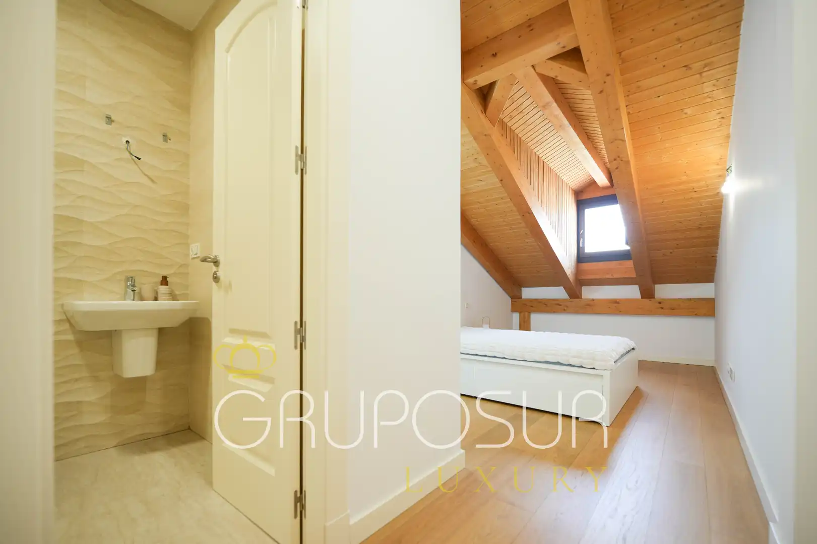 Schlafzimmer von Dachboden zum Verkauf in Valladolid mit Heizung, Parkett und Abstellraum