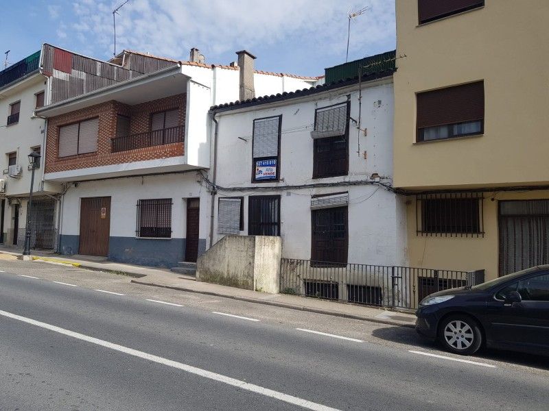 Vista exterior de Casa o xalet en venda en Jerte amb Jardí privat