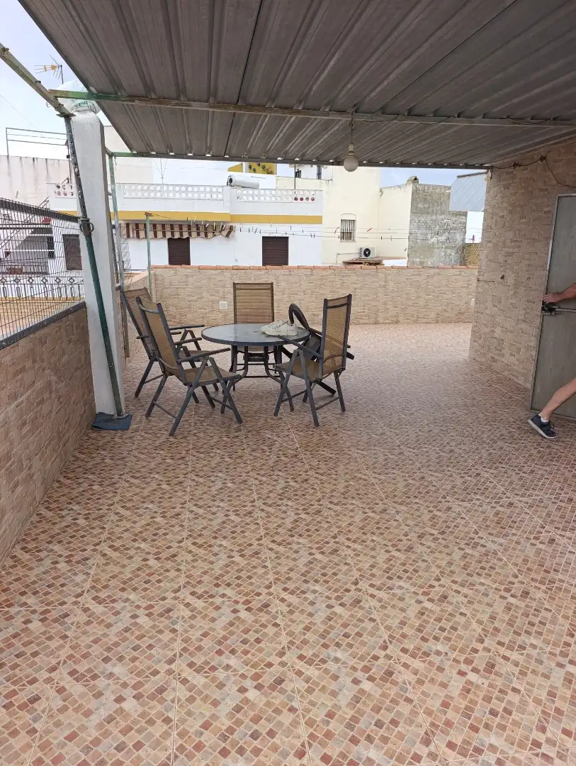 Terrasse von Einfamilien-Reihenhaus zum Verkauf in Utrera mit Klimaanlage