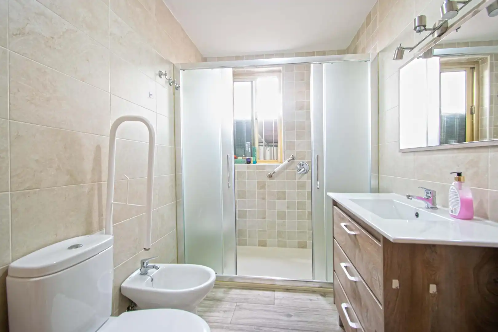 Badezimmer von Haus oder Chalet zum Verkauf in Sevilla mit Klimaanlage, Terrasse und Abstellraum