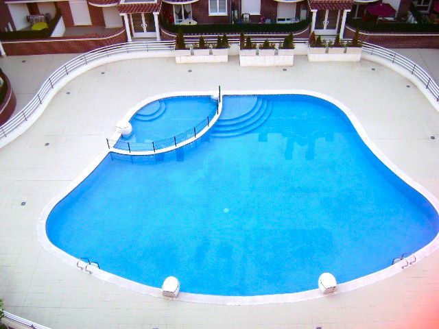 Piscina de Pis en venda en Castro-Urdiales amb Calefacció, Parquet i Terrassa