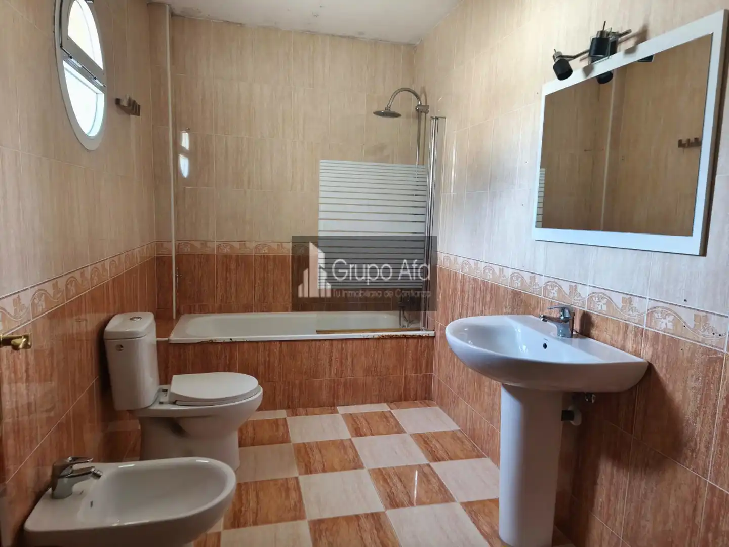 Bany de Casa adosada de lloguer en Alcalá de Guadaira amb Terrassa i Moblat