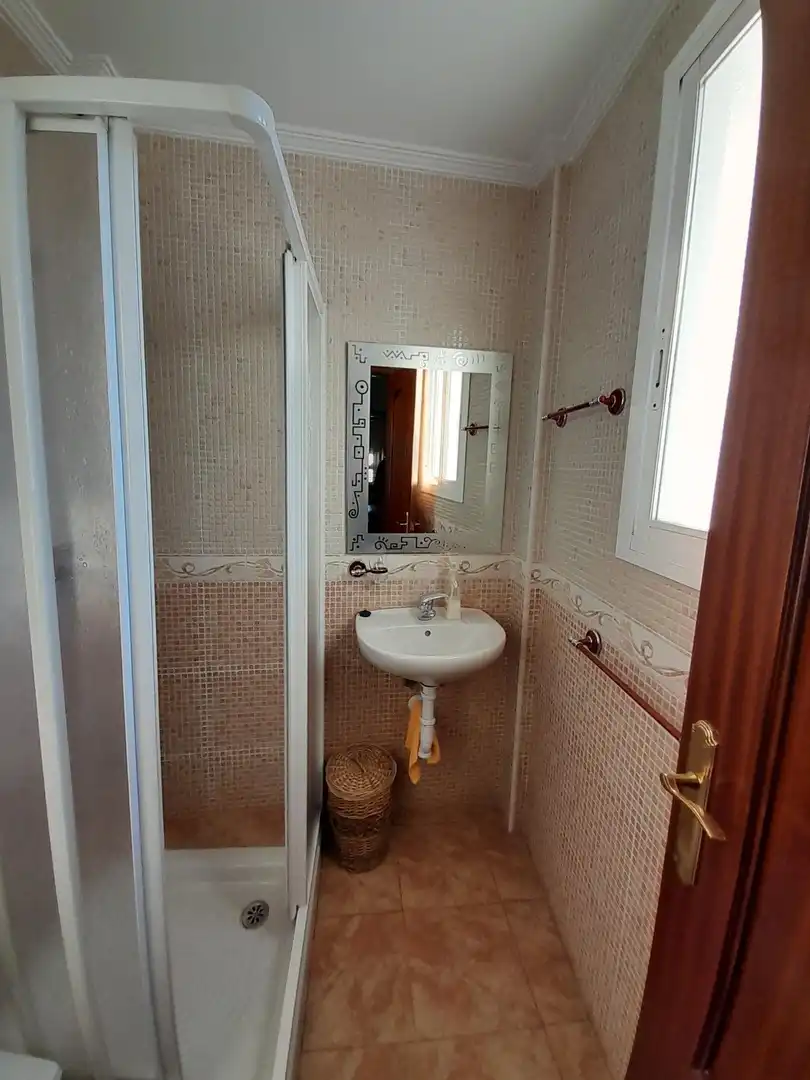 Bany de Casa o xalet en venda en Córdoba amb Aire condicionat, Terrassa i Balcó