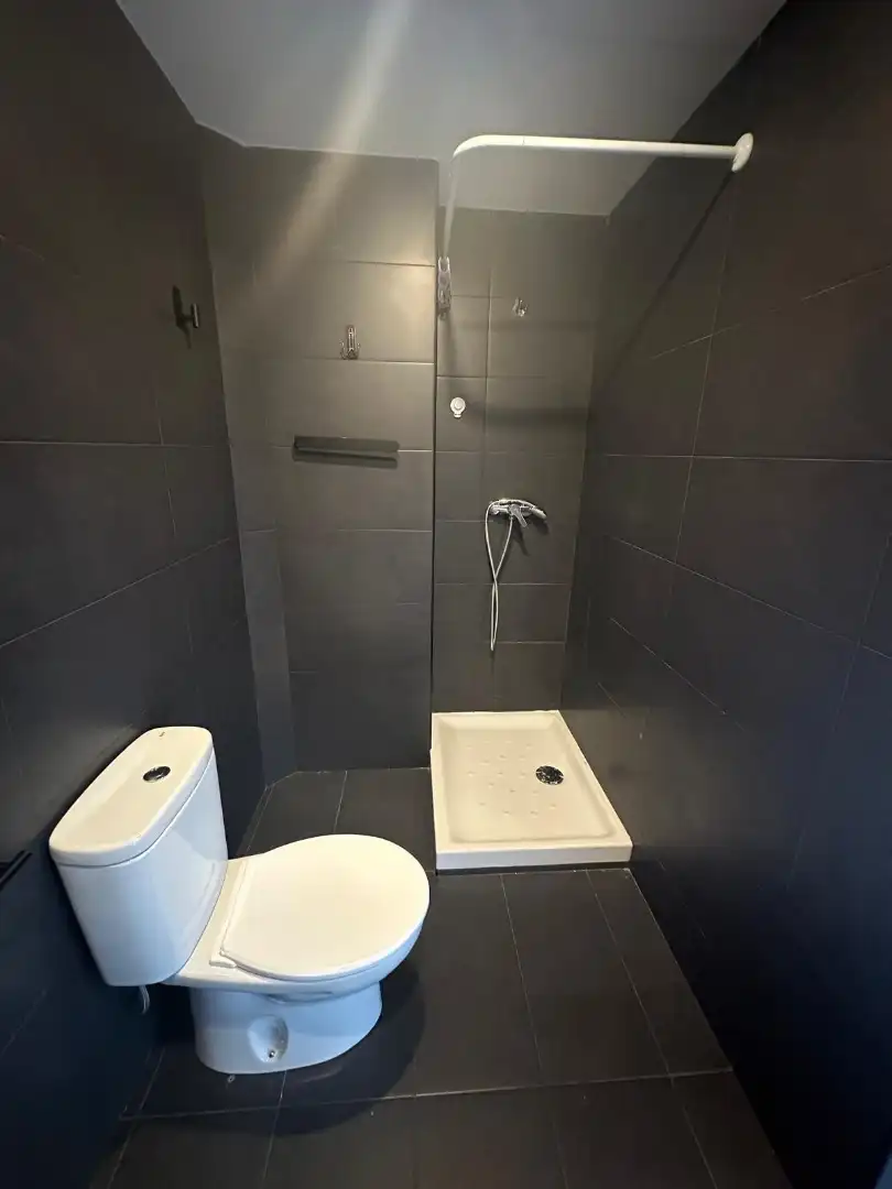 Badezimmer von Wohnung zum Verkauf in Manresa mit Heizung, Parkett und Ofen