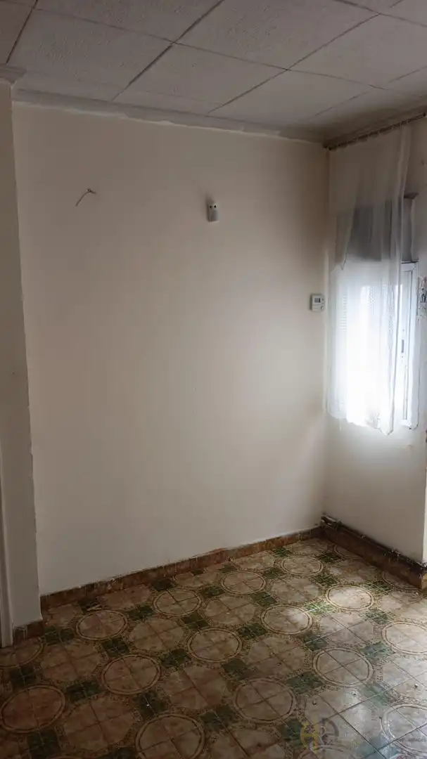 Habitación de Piso en venta en Madrid con Balcón