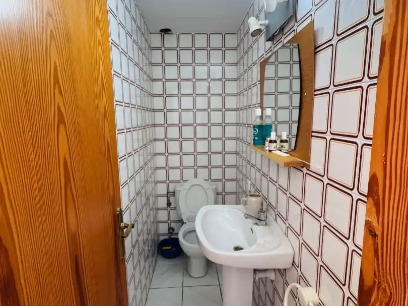 Badezimmer von Geschaftsraum zum Verkauf in  Palma de Mallorca mit Klimaanlage, Heizung und Terrasse