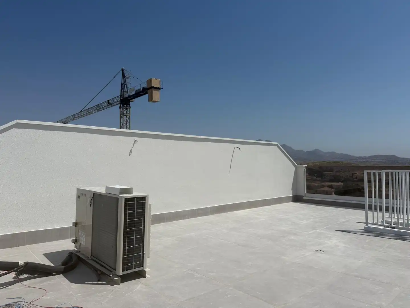 Vista exterior de Pis en venda en Alicante / Alacant amb Aire condicionat, Calefacció i Piscina comunitària