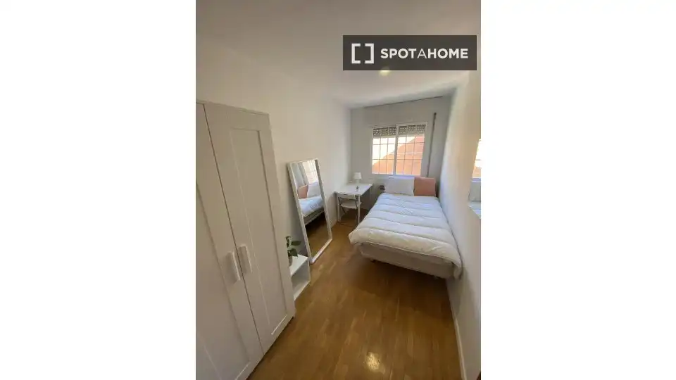 Habitación de Piso de alquiler en Madrid con Aire acondicionado, Calefacción y Amueblado