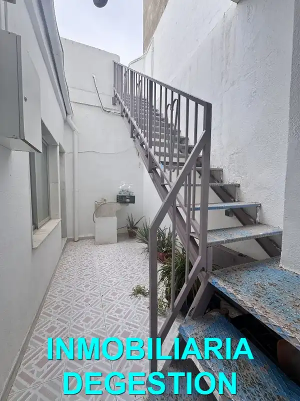 Wohnung zum Verkauf in Linares mit Klimaanlage, Heizung und Terrasse