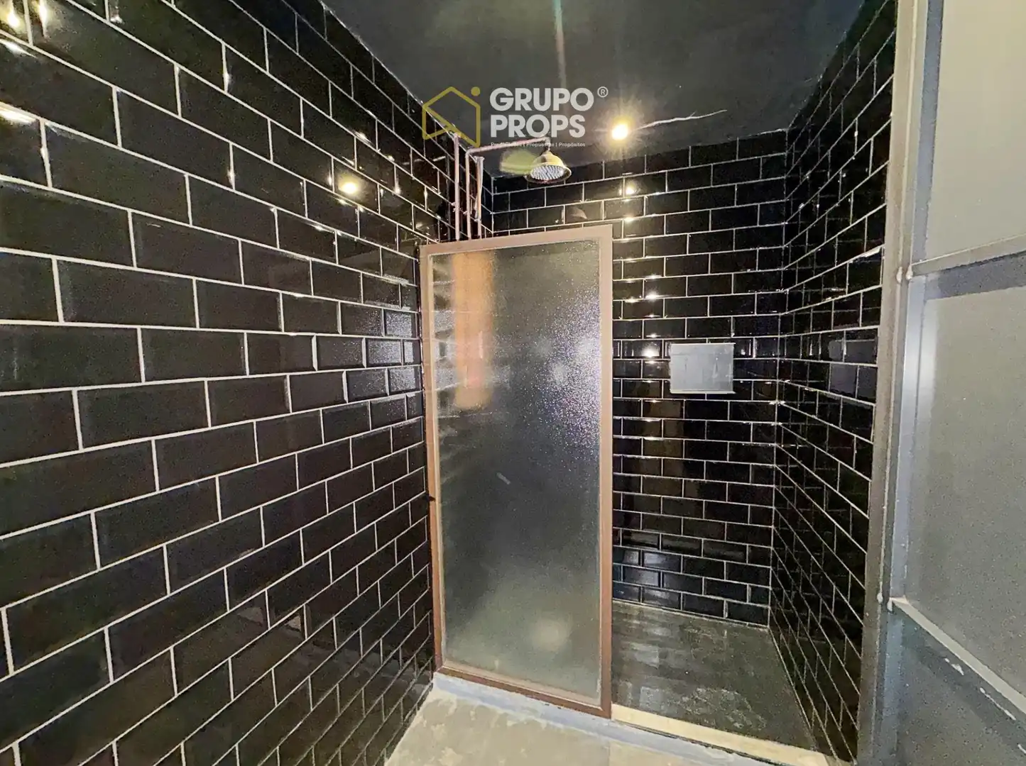 Baño de Local de alquiler en Madrid