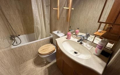 Bathroom of Flat for sale in Getafe  with Air Conditioner, Heating and Terrace