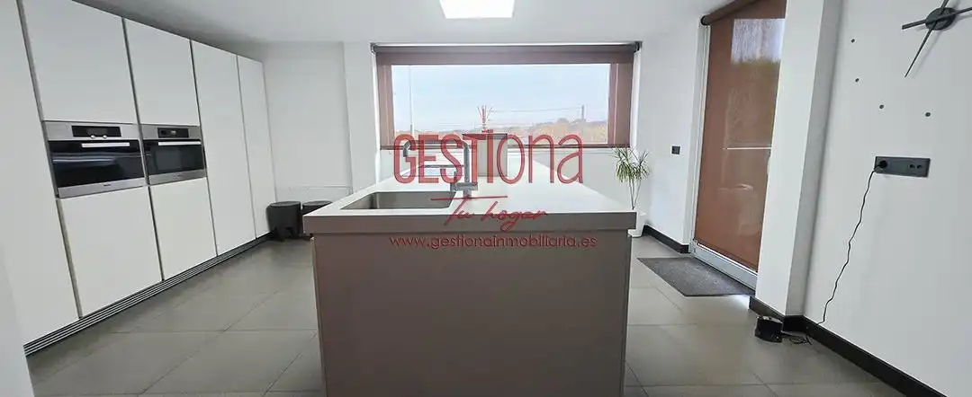 Houses for sale in Santa Cruz de Bezana  with Private garden, Terrace and Furnished