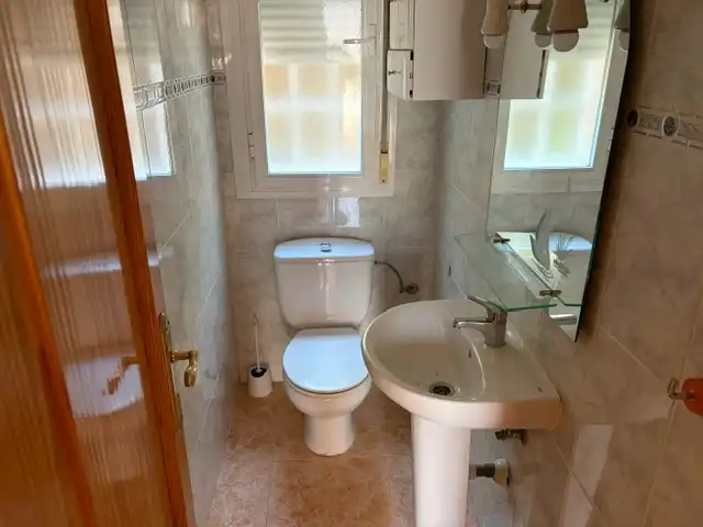 Bany de Casa o xalet en venda en Moraleja de Enmedio amb Aire condicionat, Jardí privat i Terrassa