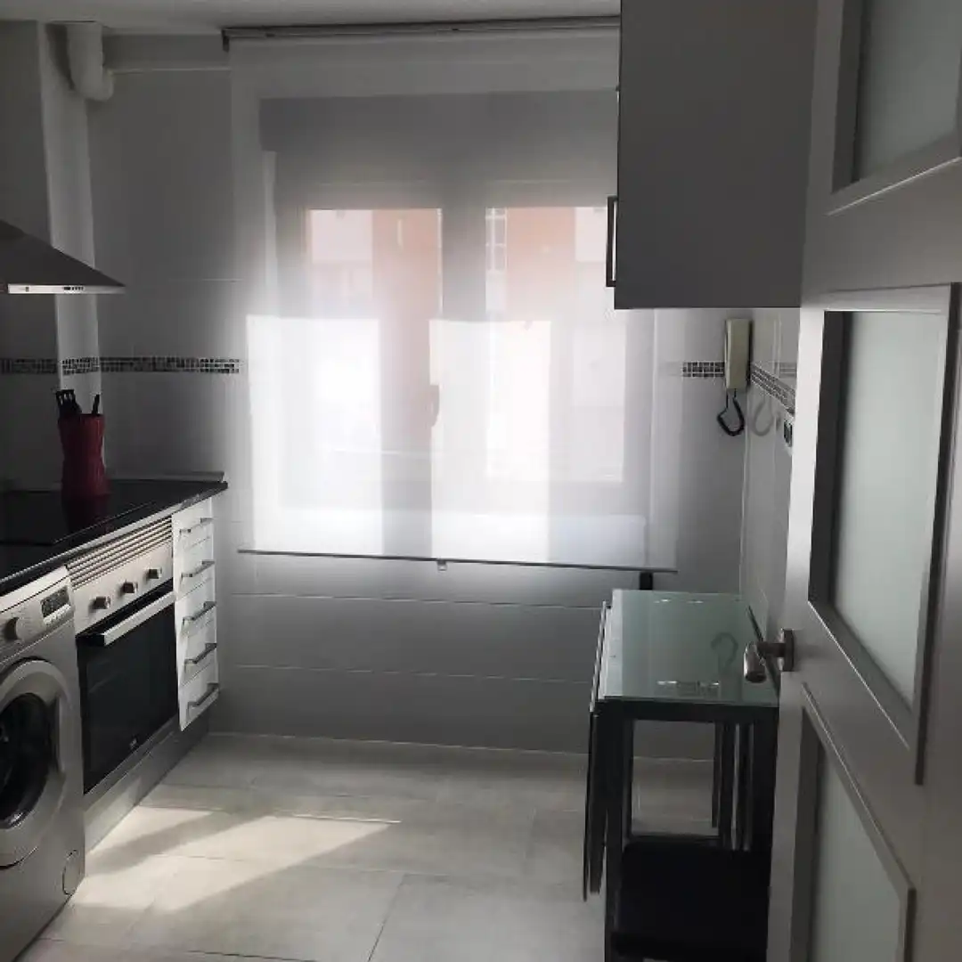 Cuina de Pis en venda en Avilés amb Calefacció i Moblat