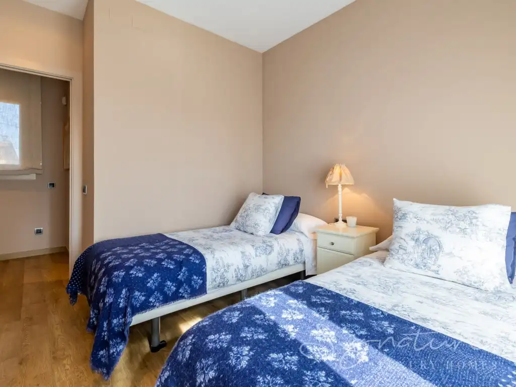Habitación de Casa o chalet en venta en Sant Cugat del Vallès con Calefacción, Jardín privado y Terraza