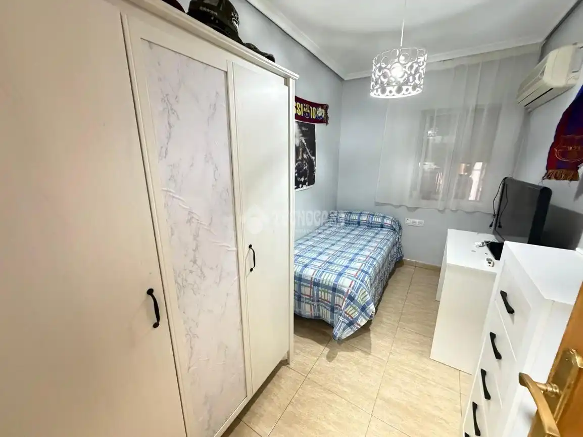 Bedroom of Flat for sale in Martos