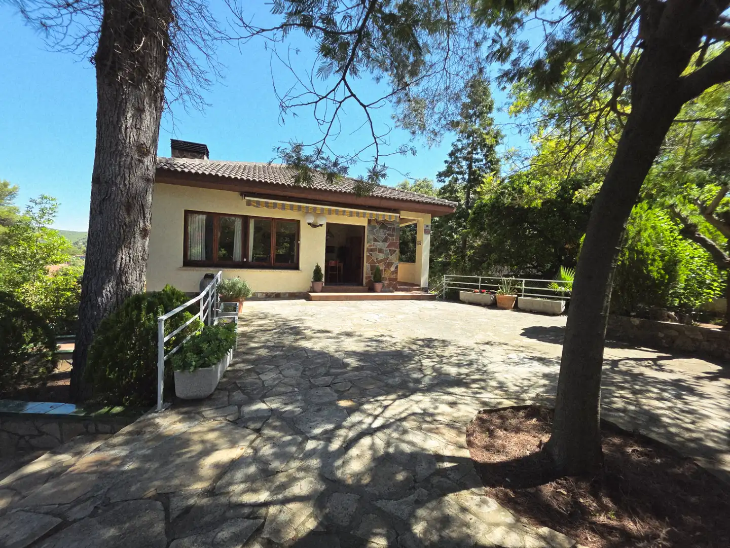 Vista exterior de Casa o chalet en venta en Vallirana con Calefacción, Terraza y Piscina