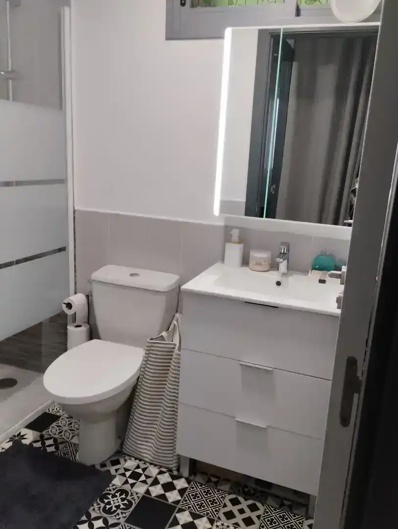 Baño de Piso de alquiler en Parla con Aire acondicionado, Parquet y Amueblado