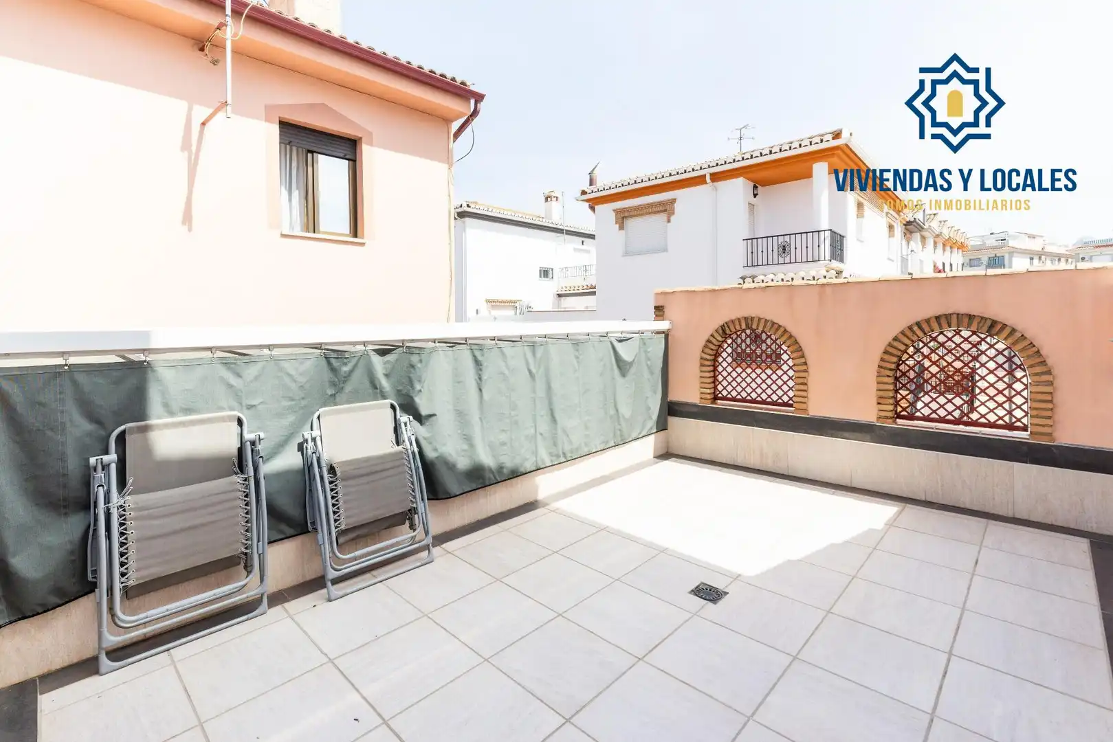 Terrassa de Casa adosada en venda en Peligros amb Aire condicionat, Calefacció i Jardí privat