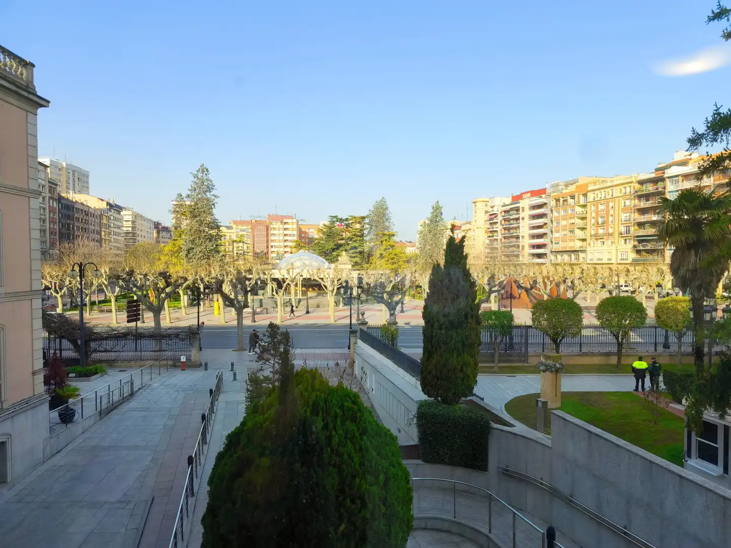 Vista exterior de Oficina de alquiler en  Logroño con Calefacción