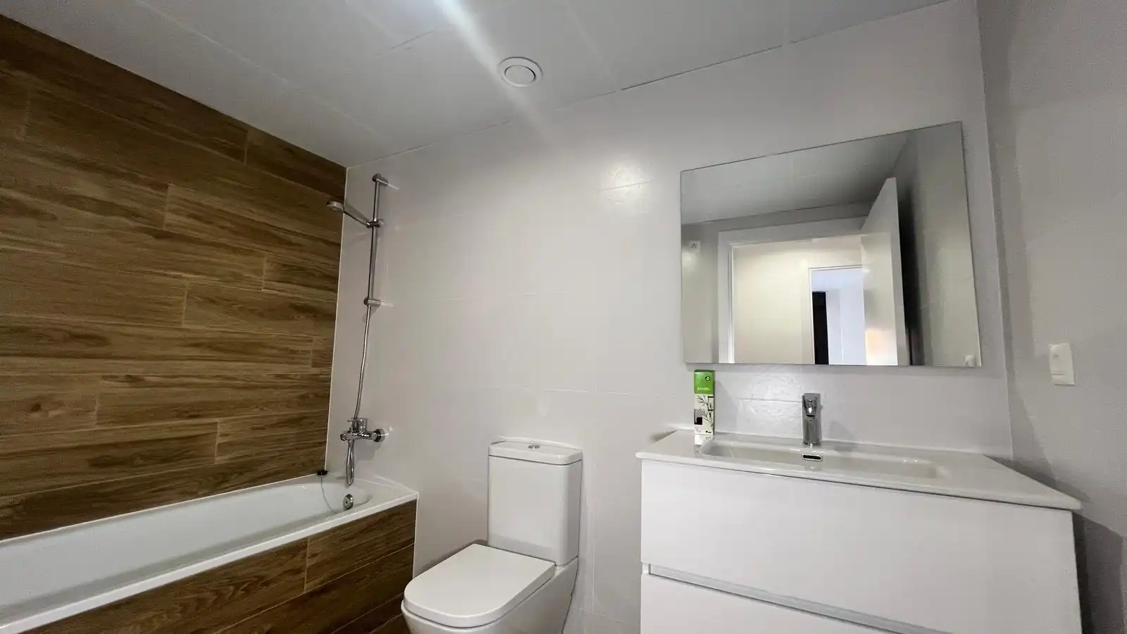 Baño de Piso en venta en Castellón de la Plana / Castelló de la Plana con Aire acondicionado, Terraza y Trastero