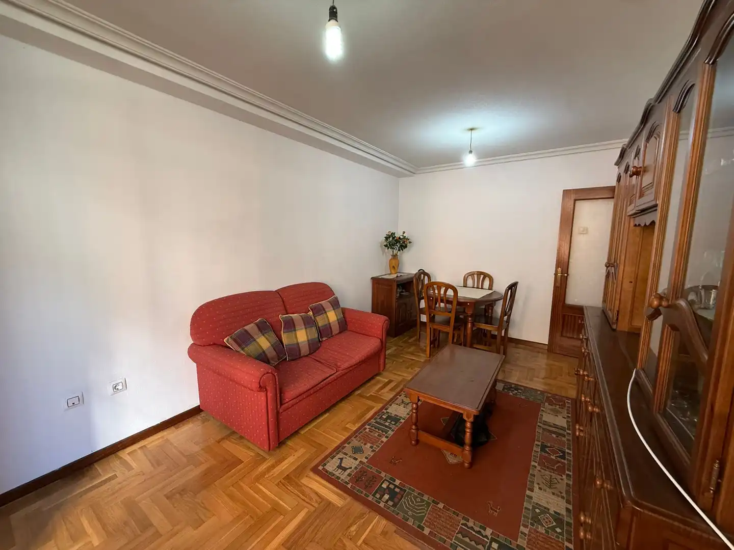Wohnzimmer von Wohnung zum Verkauf in Oviedo  mit Heizung, Terrasse und Abstellraum
