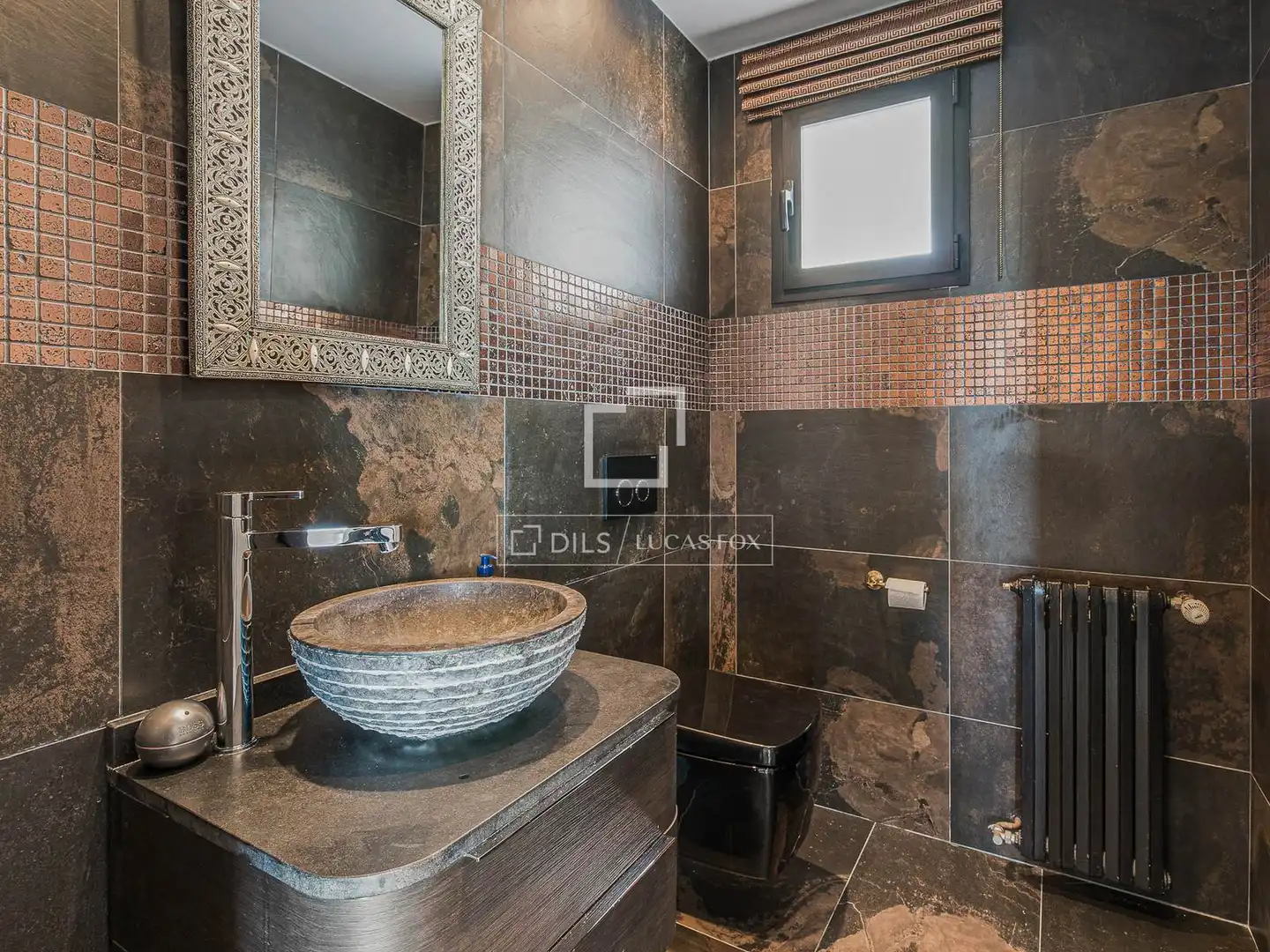 Bathroom of Houses for sale in Santa Eulària des Riu  with Air Conditioner, Heating and Private garden