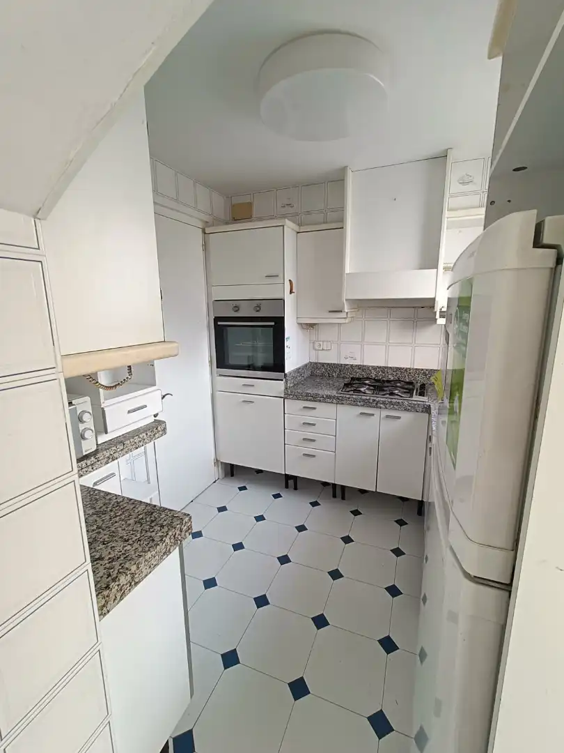 Küche von Einfamilien-Reihenhaus zur Miete in Girona mit Heizung, Privatgarten und Terrasse
