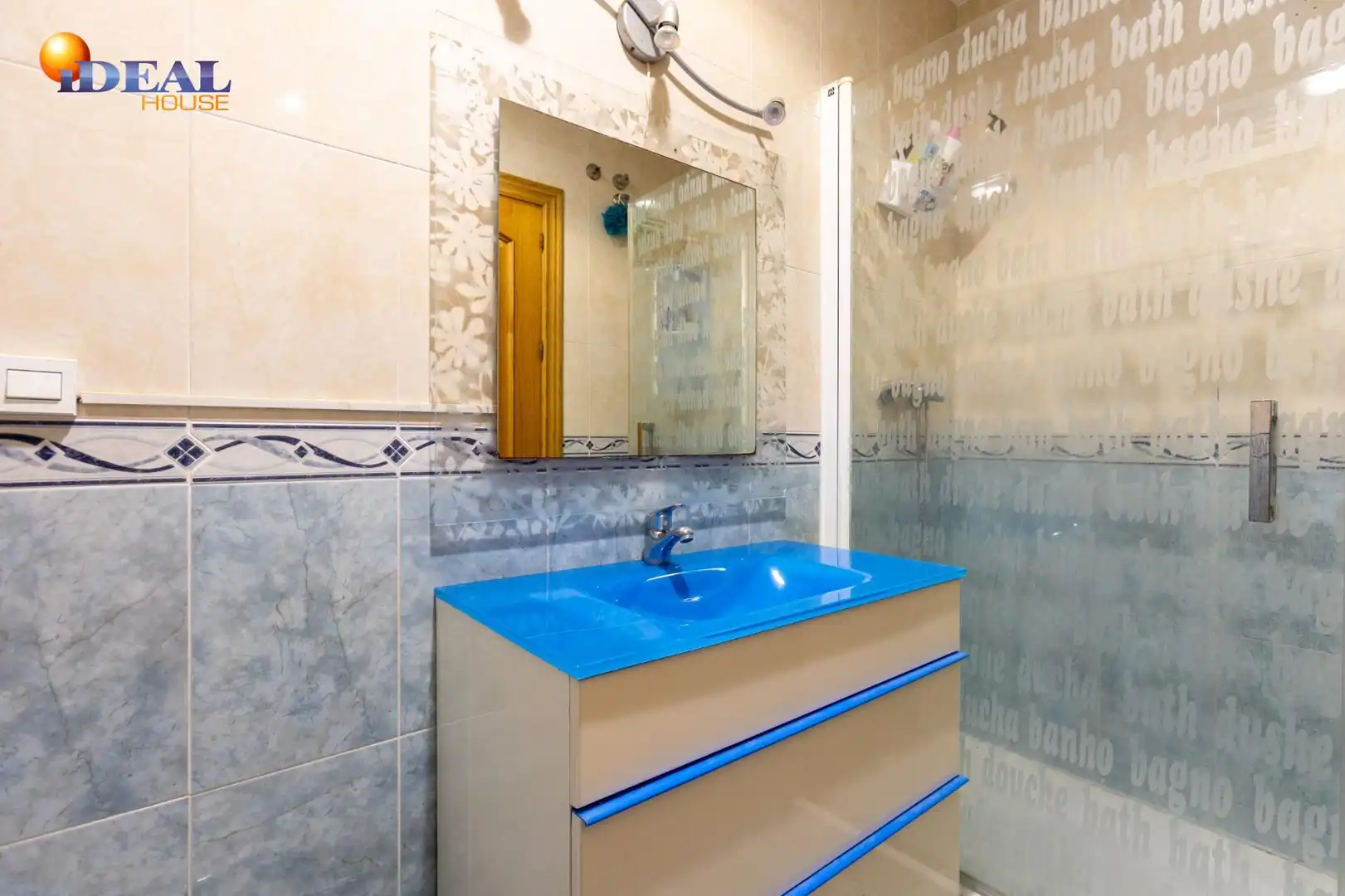 Baño de Piso en venta en Motril con Aire acondicionado y Amueblado