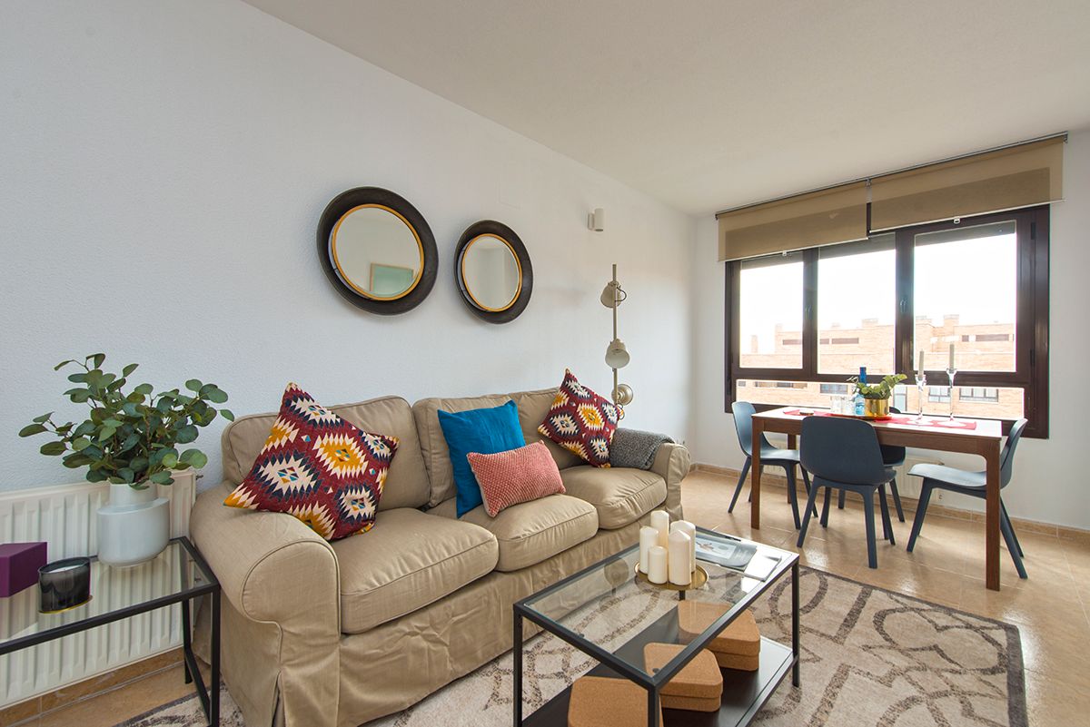 Living room of Flat for sale in San Sebastián de los Reyes  with Storage room, Oven and Community pool