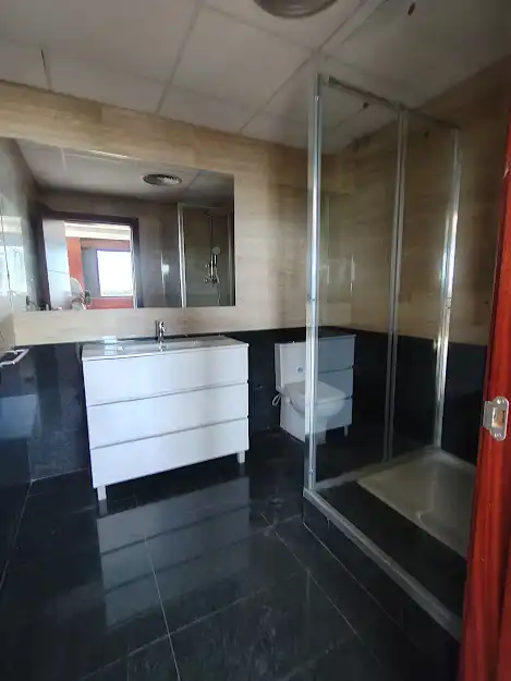 Badezimmer von Gebäude zur Miete in El Prat de Llobregat
