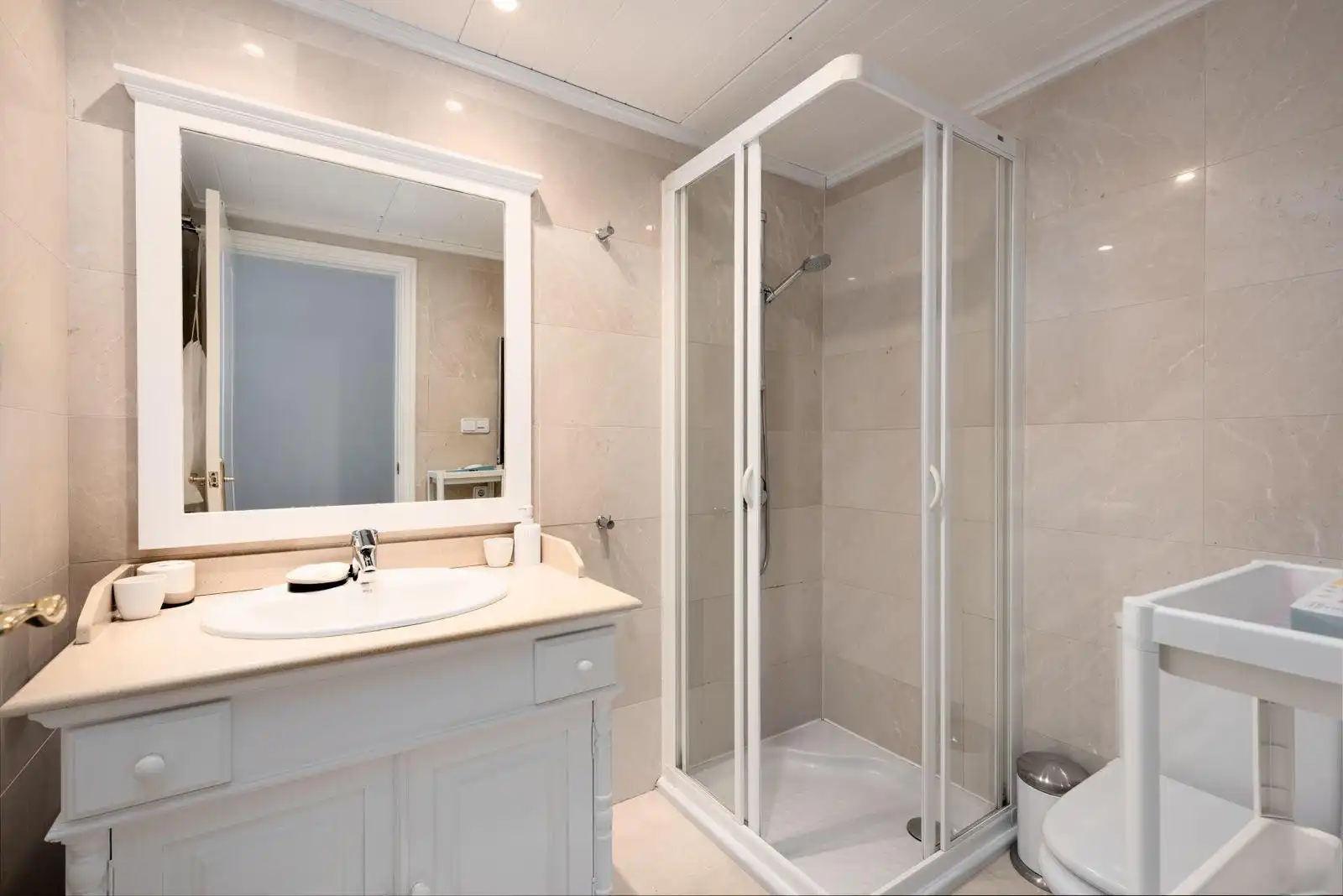 Baño de Planta baja en venta en Benahavís con Aire acondicionado, Terraza y Piscina