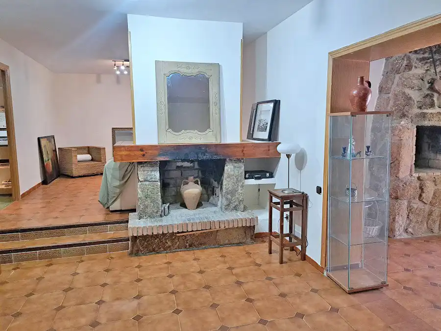Wohnzimmer von Haus oder Chalet zum Verkauf in Navalagamella mit Heizung, Privatgarten und Parkett