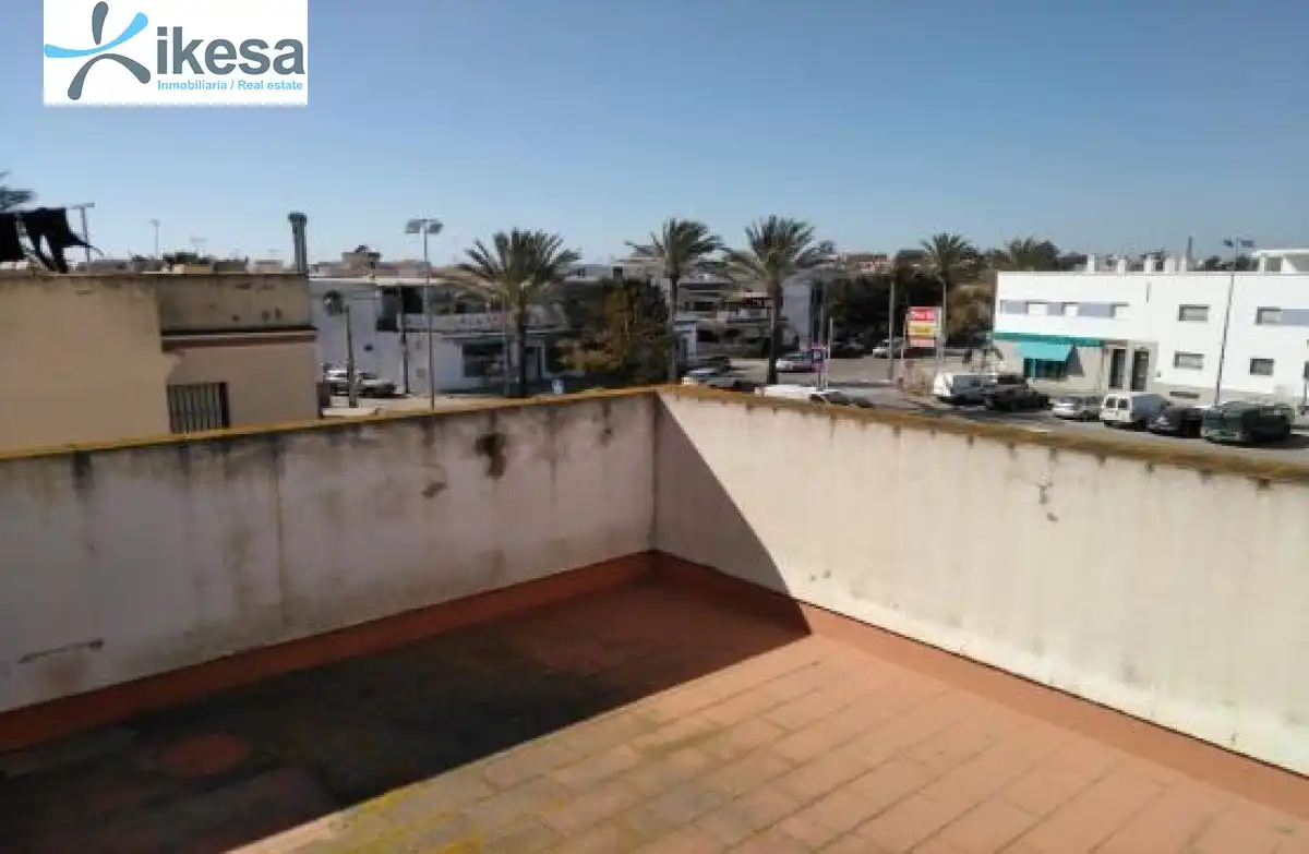 Casa adosada en venta en Avenida de Rota