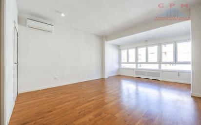 Living room of Flat to rent in  Madrid Capital  with Air Conditioner and Terrace