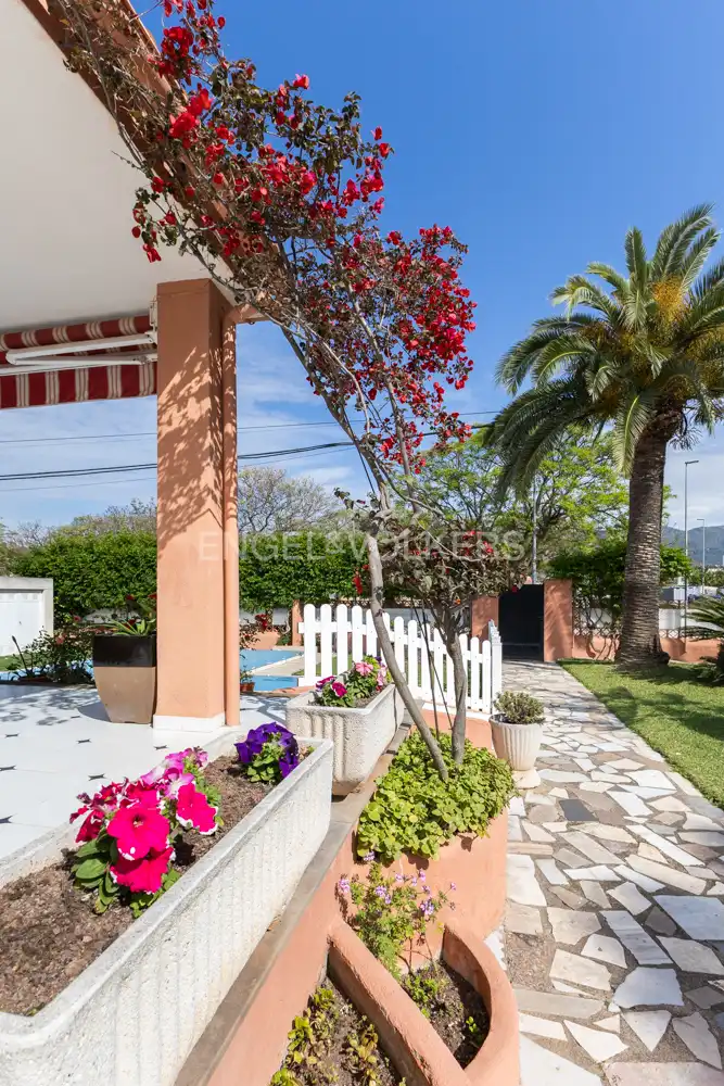 Vista exterior de Casa o xalet en venda en Benicasim / Benicàssim amb Calefacció, Jardí privat i Terrassa