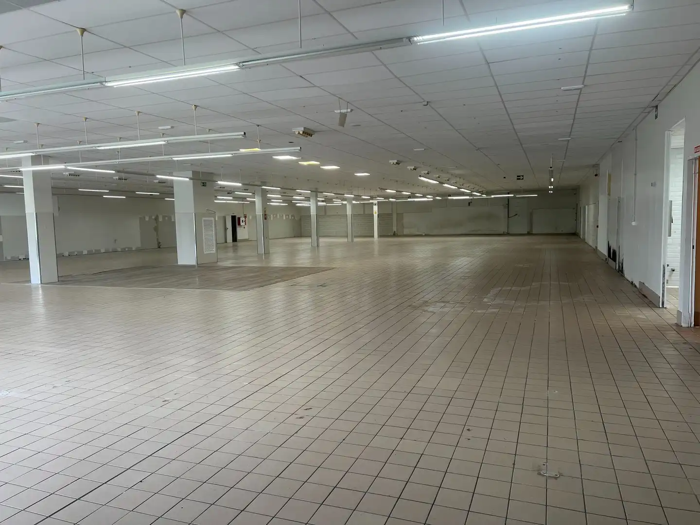 Industrial buildings for rent in Fene  with Heating and Alarm