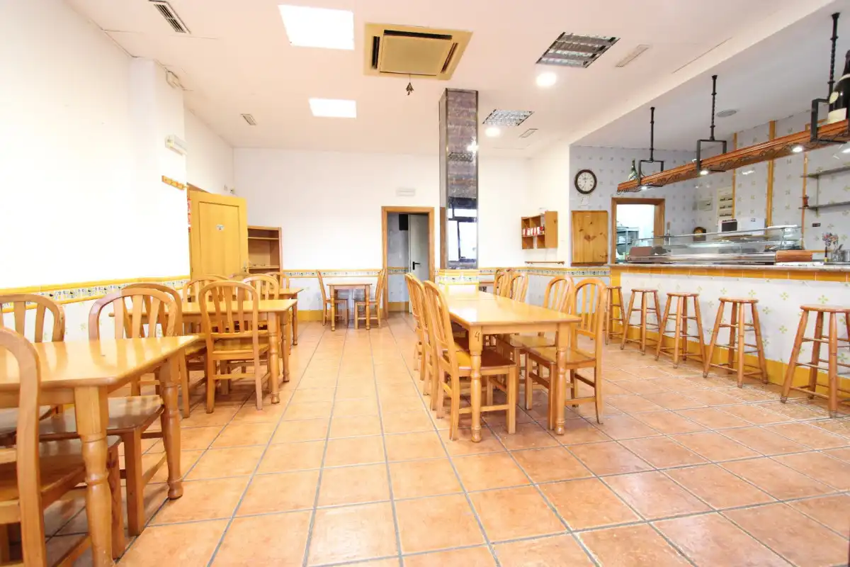 Local comercial en venta en Núcleo Urbano, imagen 2