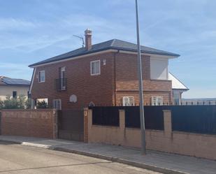 Vista exterior de Casa o xalet en venda en Seseña amb Piscina